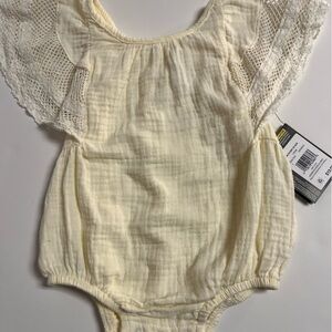 Sweet baby one piece lace collar sleeveless cream color gauze fabric 6-9 months